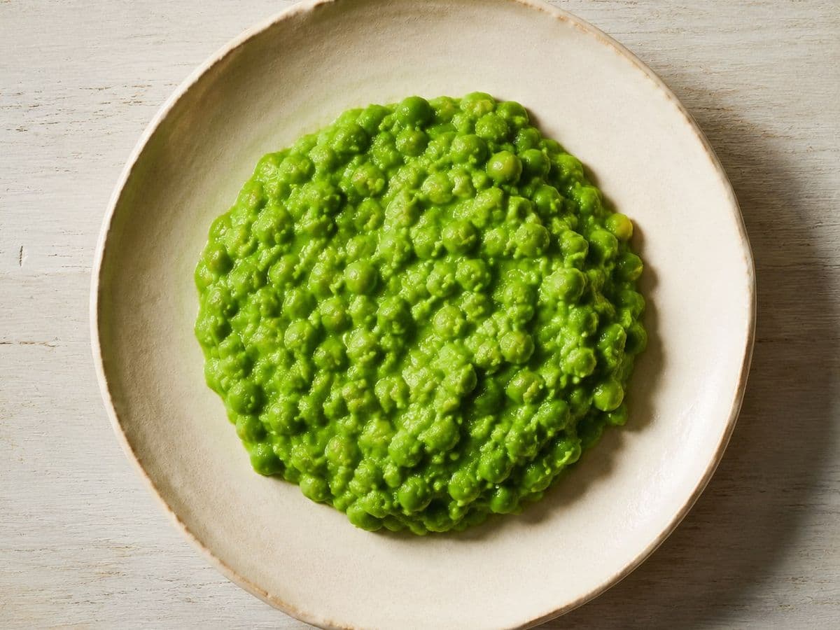 Mushy Peas, plated as one serving.