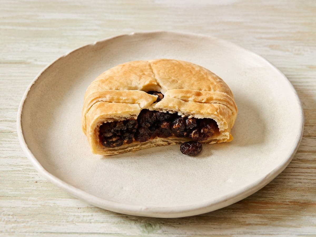 Eccles Cakes, plated as one serving.