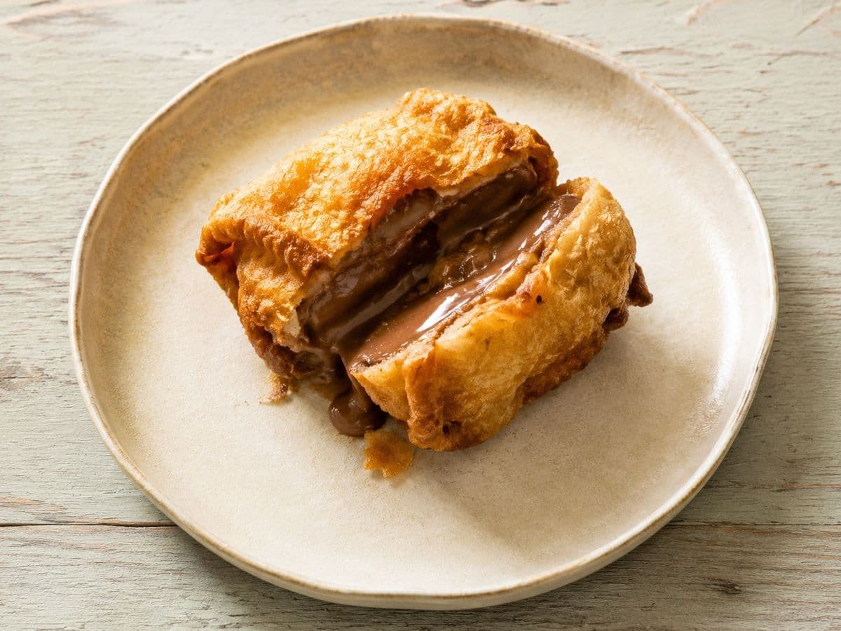Deep-fried Mars bar, plated as one serving.