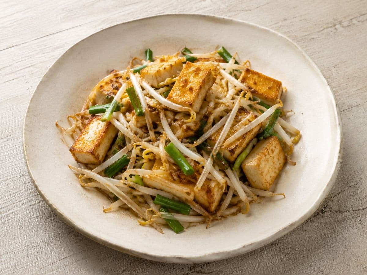 Stir-Fried Beansprouts, plated as one serving.