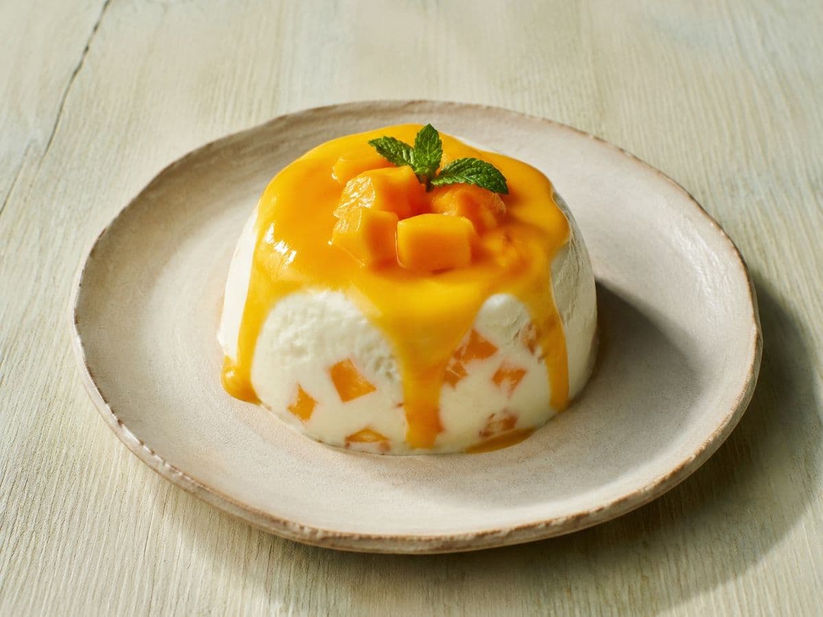 Mango Pudding, plated as one serving.