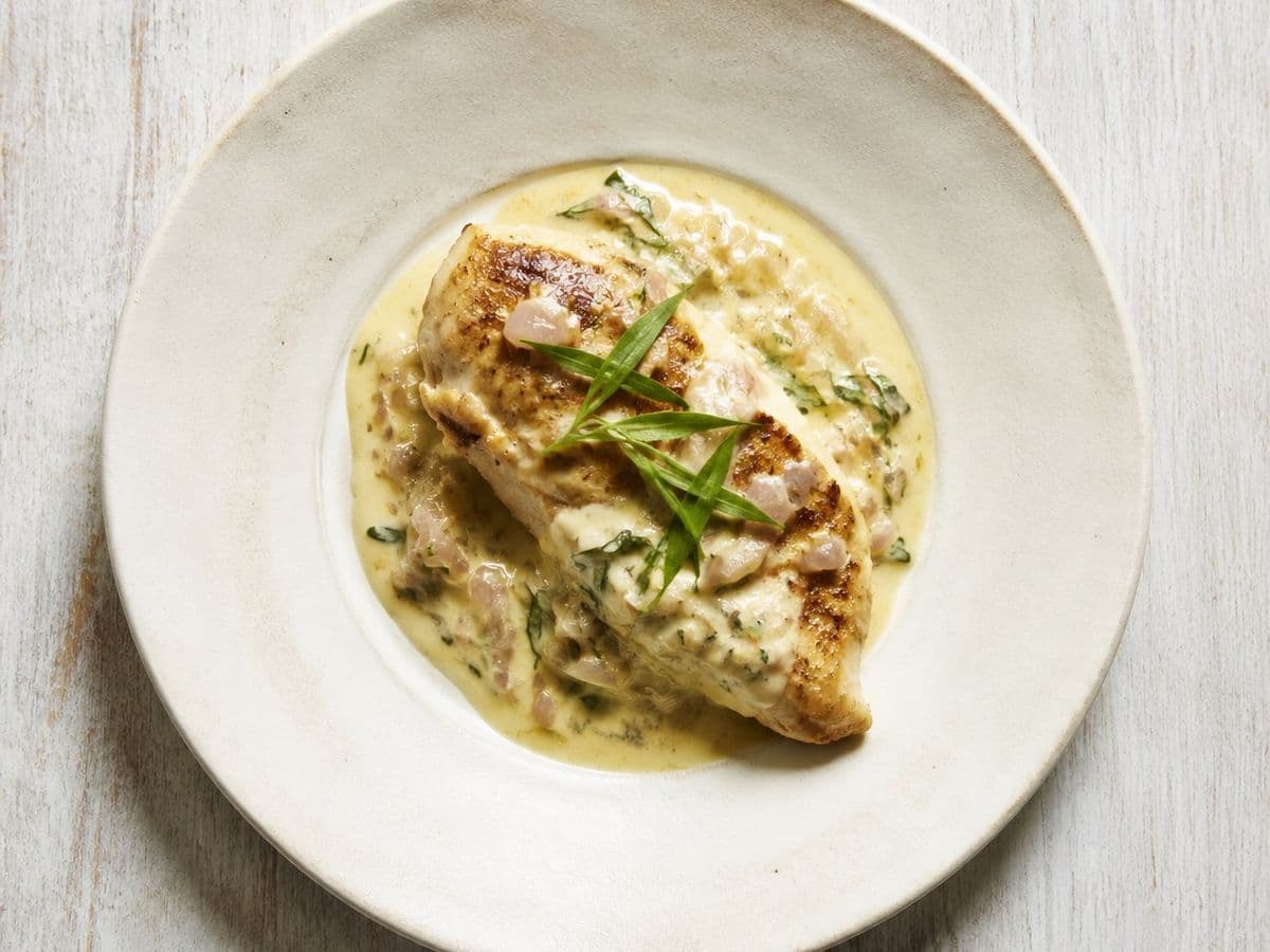 Poulet a l'Estragon, plated as one serving.