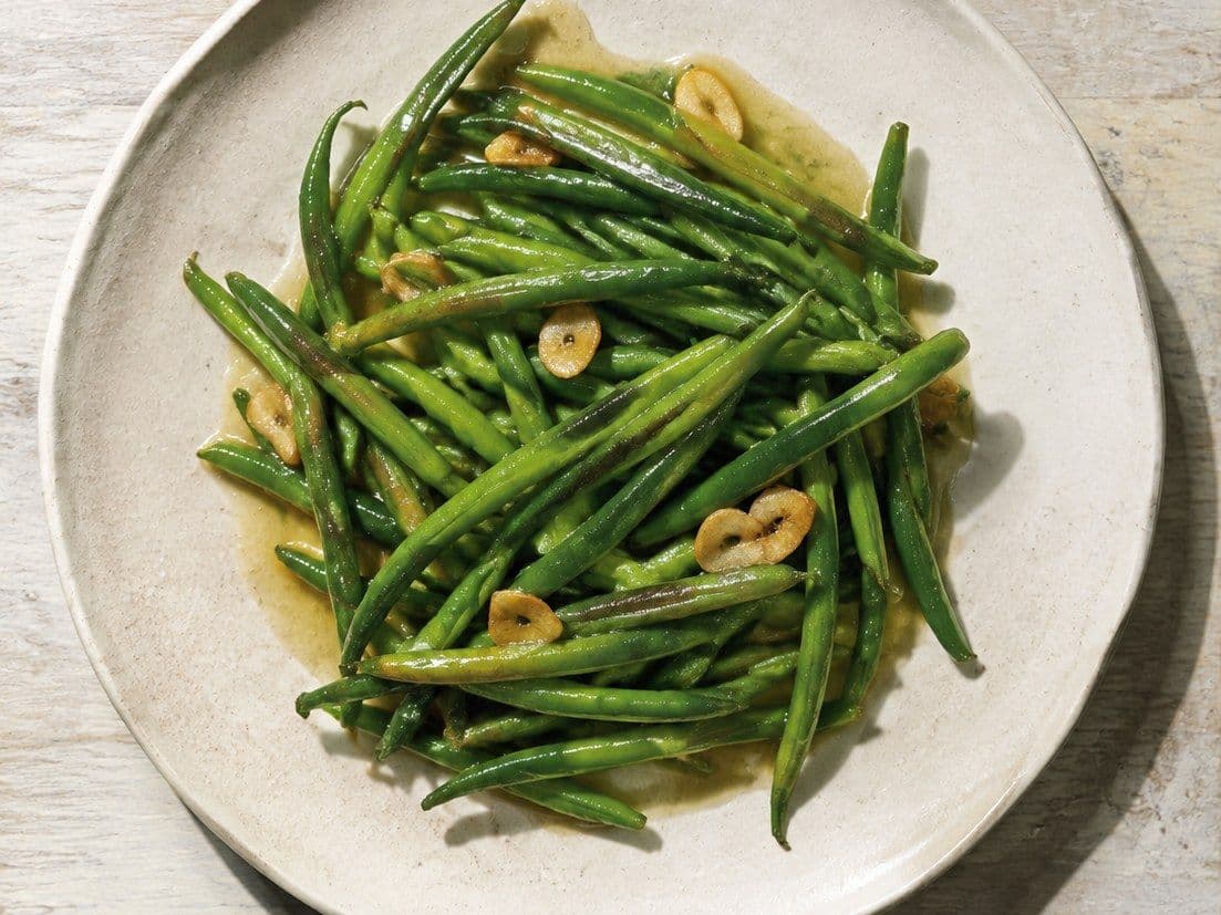 Haricots Verts a l'Ail, plated as one serving.