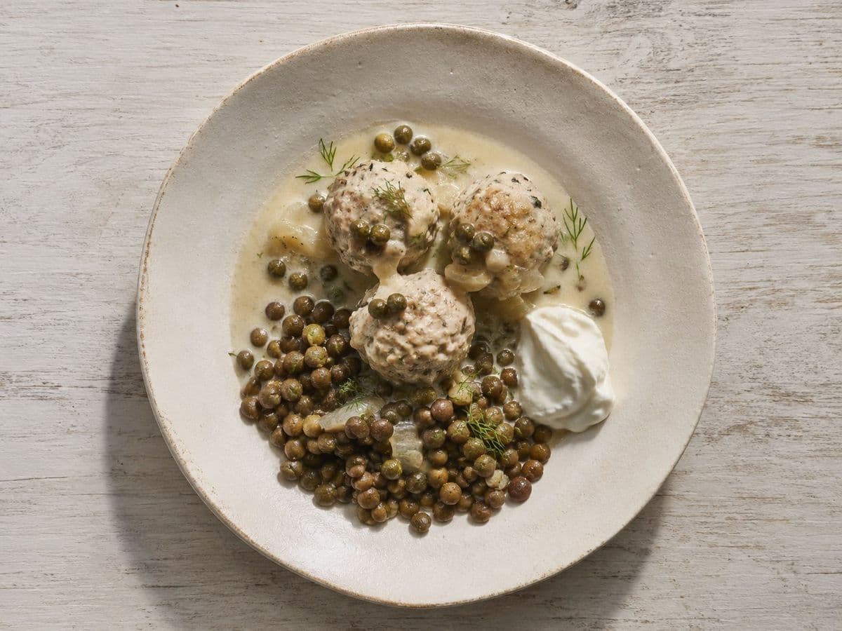 Konigsberger Klopse, plated as one serving.