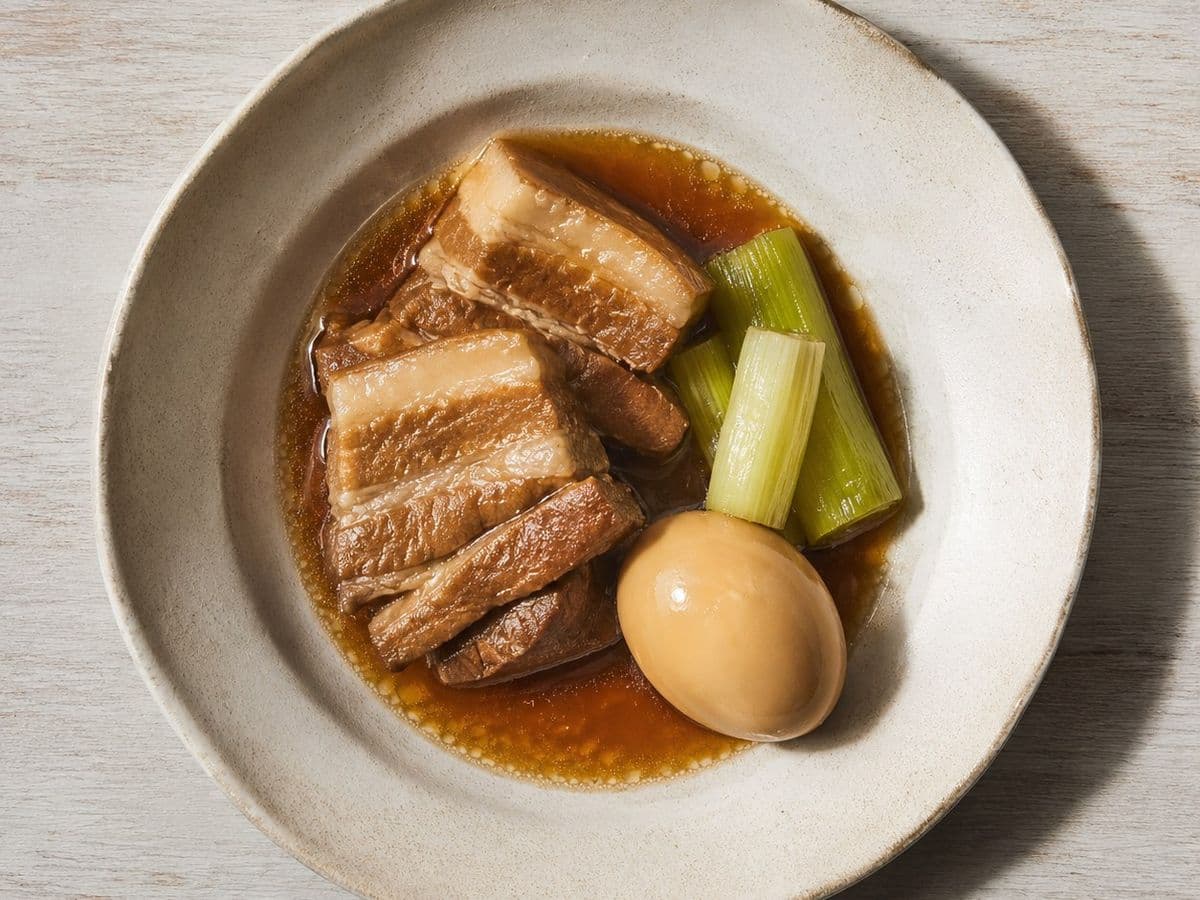 Buta no Kakuni, plated as one serving.