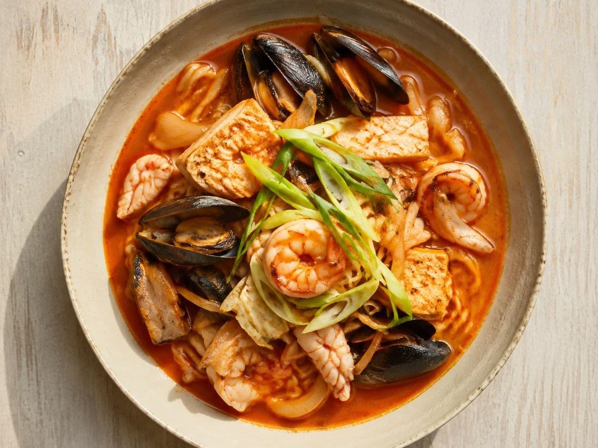 Jjamppong, plated as one serving.