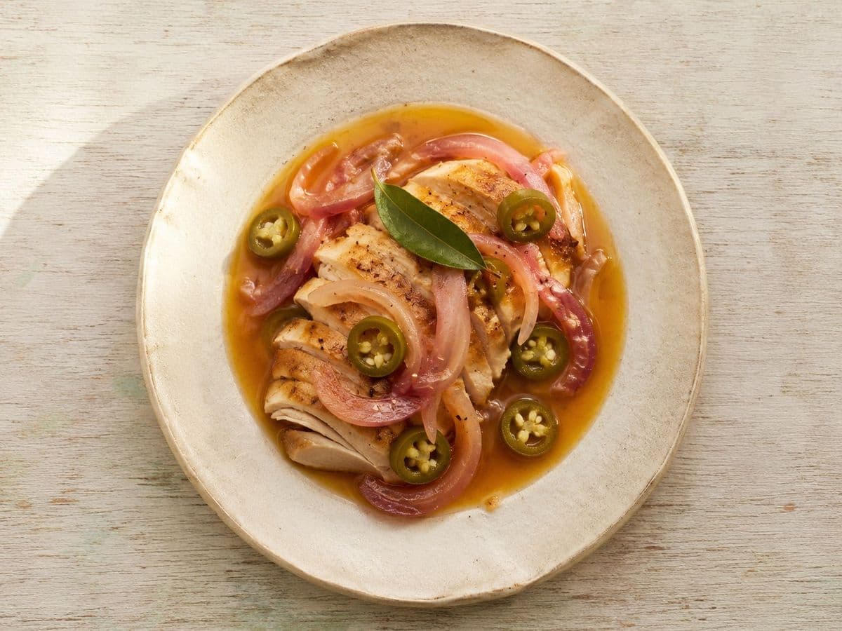 Pollo en Escabeche, plated as one serving.