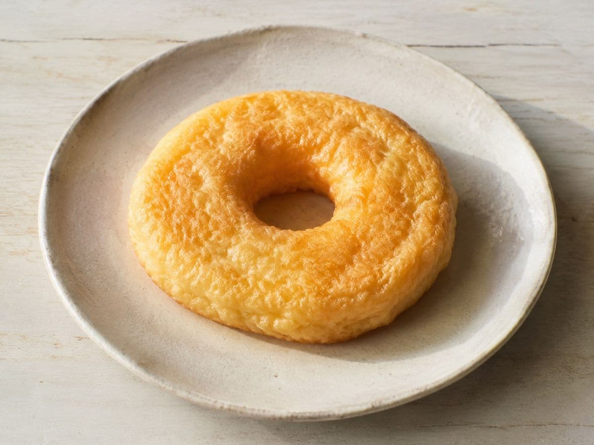 Oponki Cheese Ring Doughnuts, plated as one serving.
