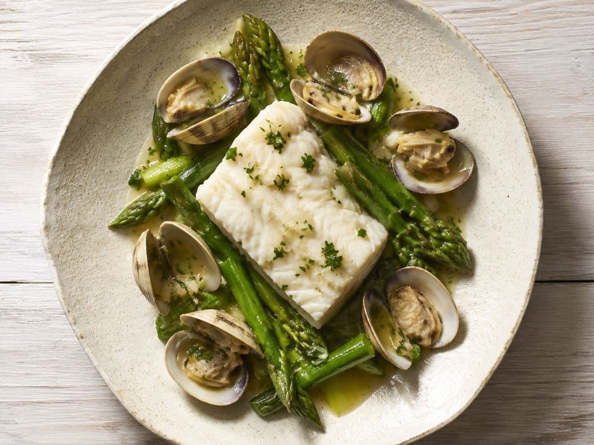 Merluza a la Vasca, plated as one serving.