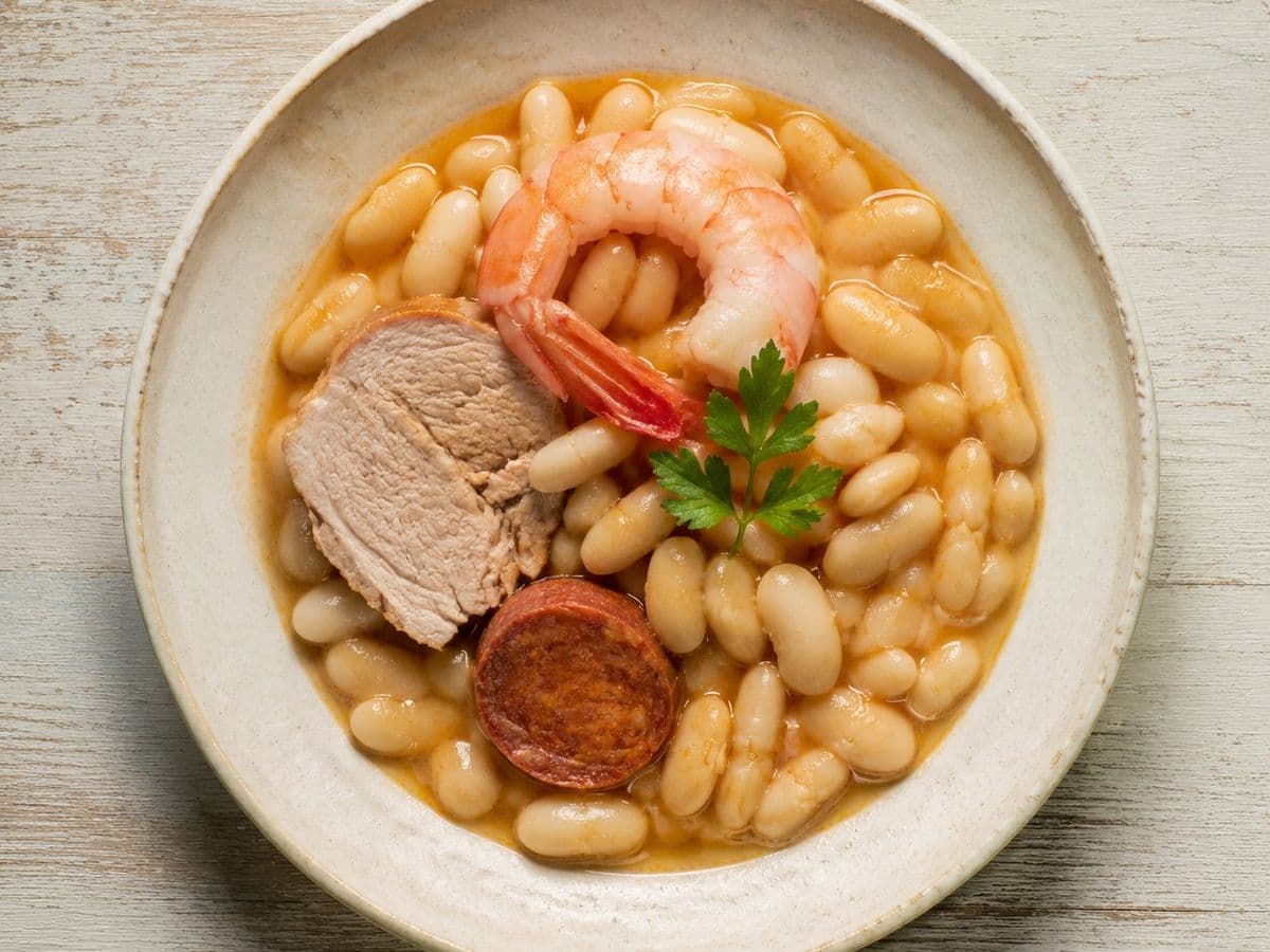 Fabada Asturiana, plated as one serving.